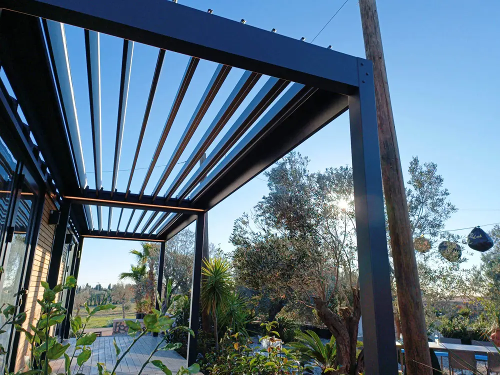bioclimatic aluminium pergola
